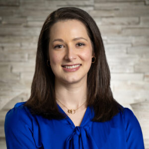 Bio headshot of Erin Savery.