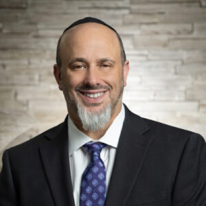 Bio headshot of Uriel Stern.